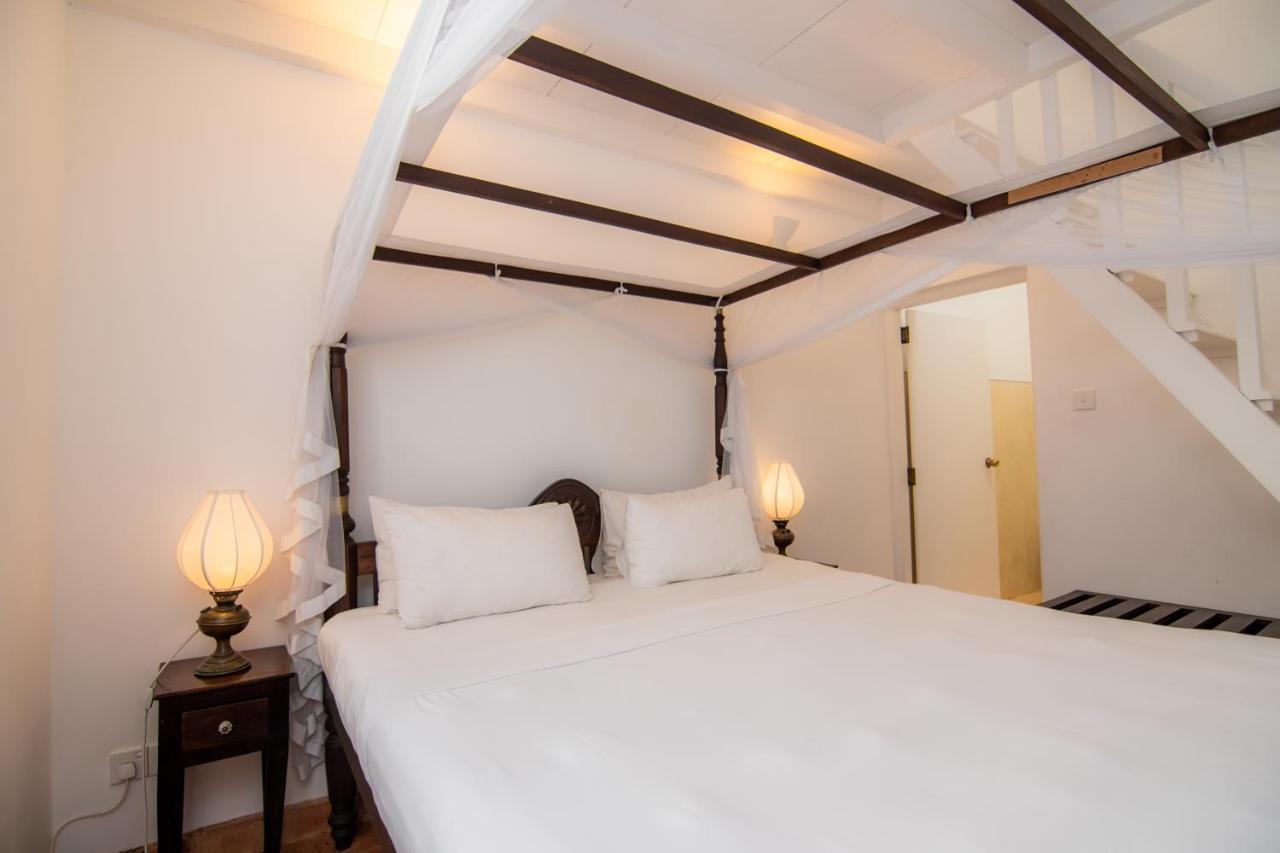 Mango House -