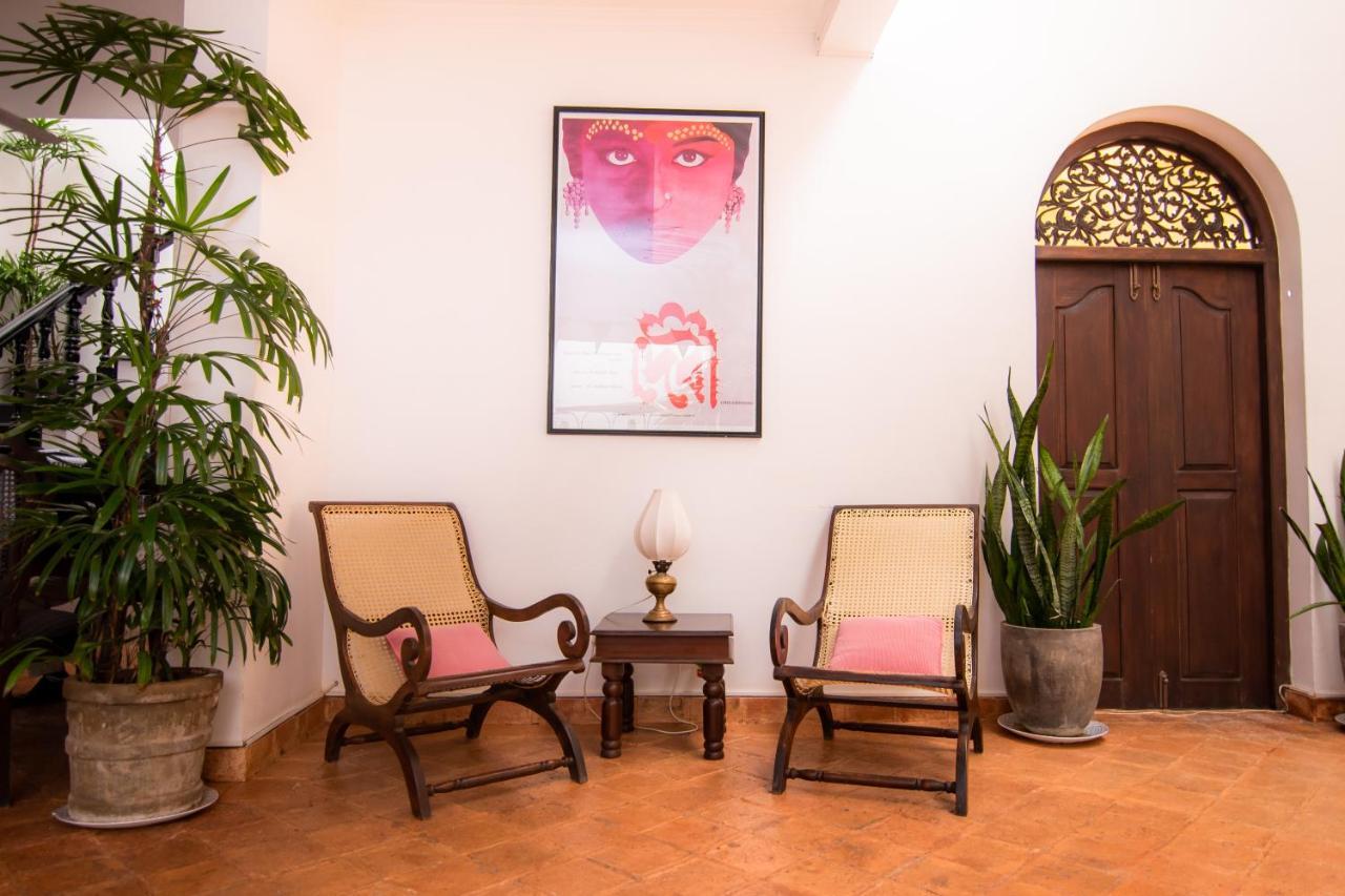 Mango House - *