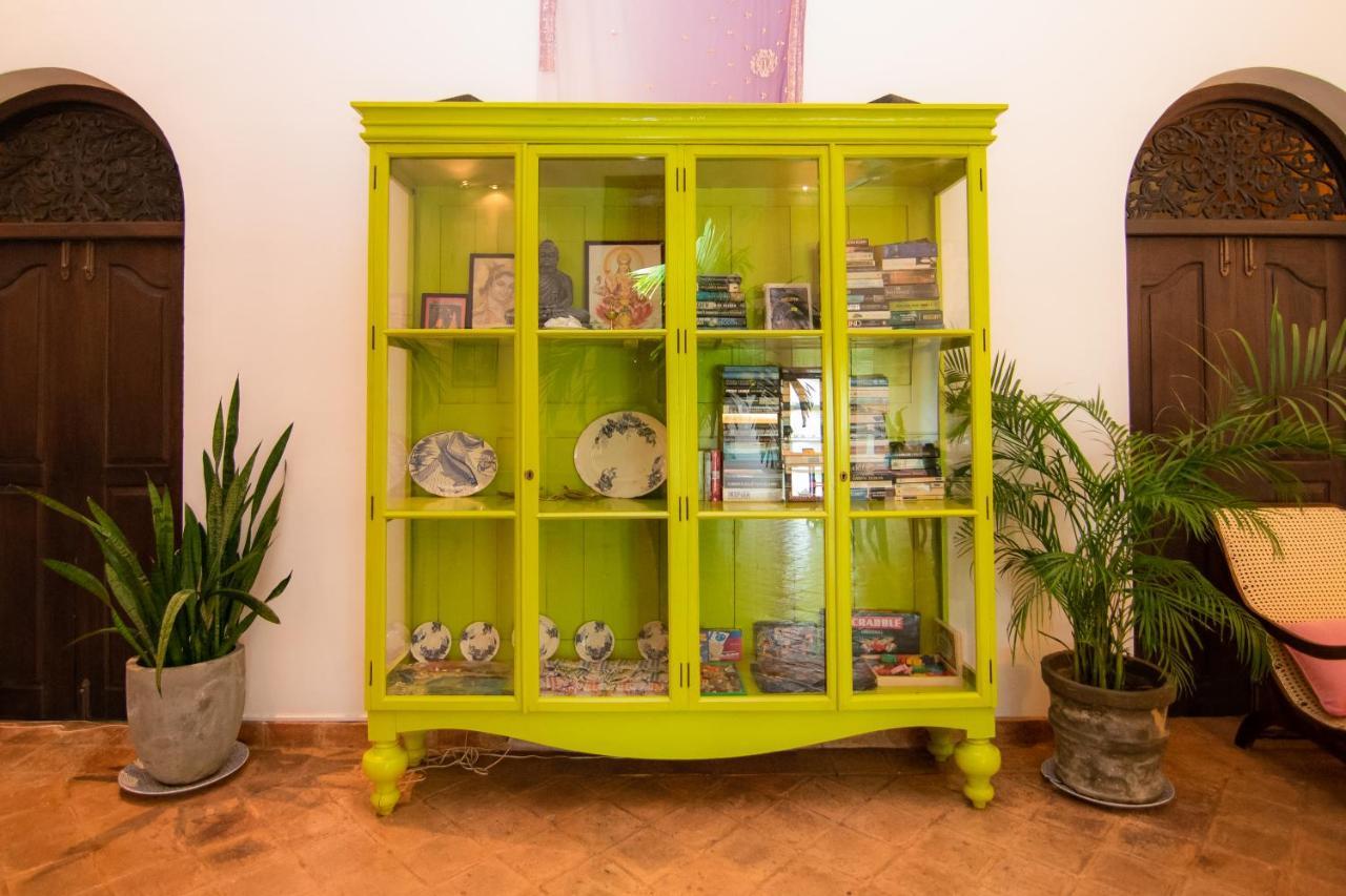 Mango House -